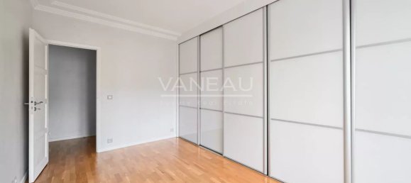 2 bedrooms Apartment in Paris, France No. 128639 9