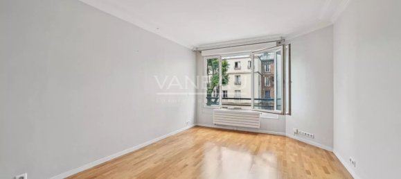 2 bedrooms Apartment in Paris, France No. 128639 3