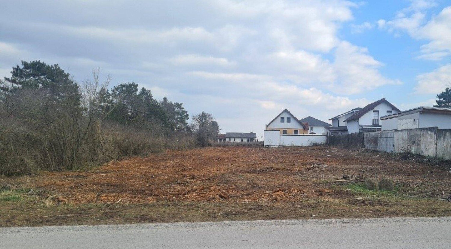 695m² Land in Deutsch-Wagram, Austria No. 167593