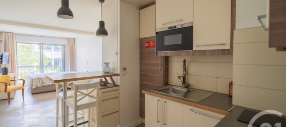 Studio in Paris, France No. 279791 5