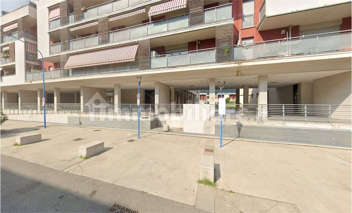5 rooms Commercial property in Brescia, Italy No. 361461