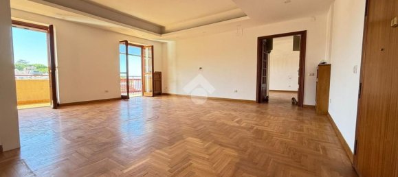 Apartamento T4 em San Sebastiano al Vesuvio, Italy N.º 339416 8