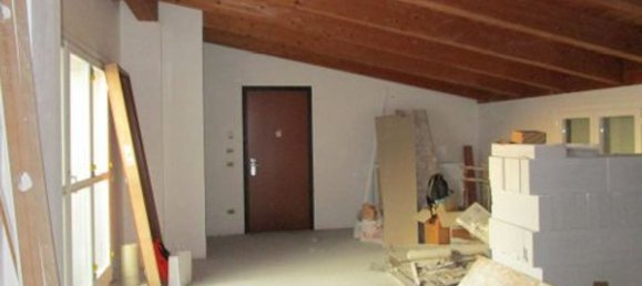 3 bedrooms Apartment in Besana in Brianza, Italy No. 373810 5
