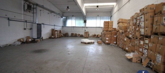 4-salle Entrepôt à Arcisate, Italy No. 117202 11