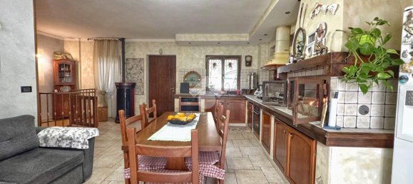 4 rooms House in Val della Torre, Italy No. 104762 7