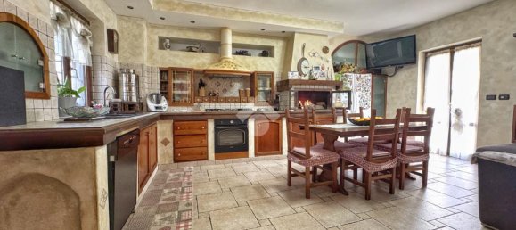 4 rooms House in Val della Torre, Italy No. 104762 5