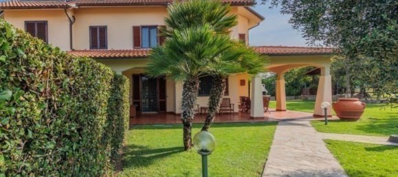 8 rooms Villa in Forte dei Marmi, Italy No. 139147 4