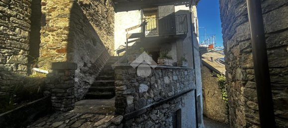 2 bedrooms House in Montemezzo, Italy No. 60193 2