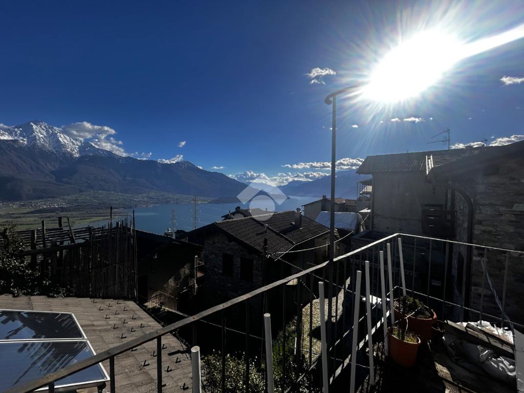 2 bedrooms House in Montemezzo, Italy No. 60193