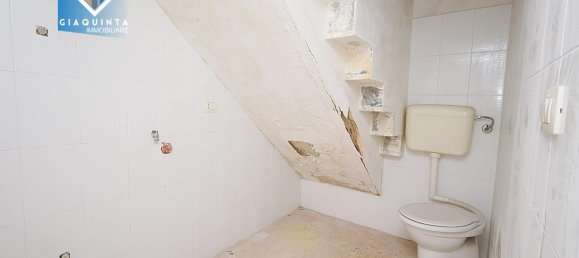 Casa de 4 habitaciónes en Palagonia, Italy No. 235508 21