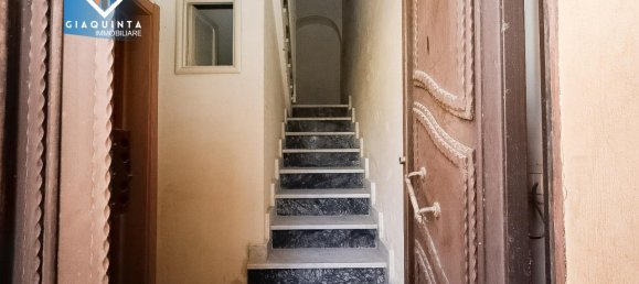 Casa de 4 habitaciónes en Palagonia, Italy No. 235508 5