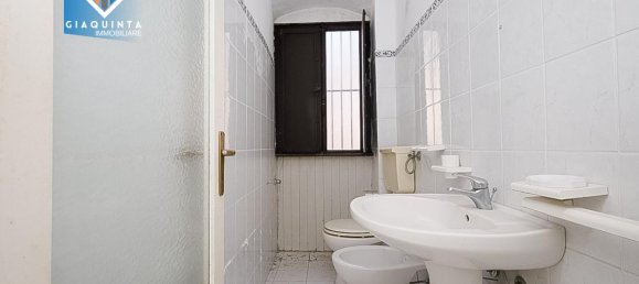 Casa de 4 habitaciónes en Palagonia, Italy No. 235508 4