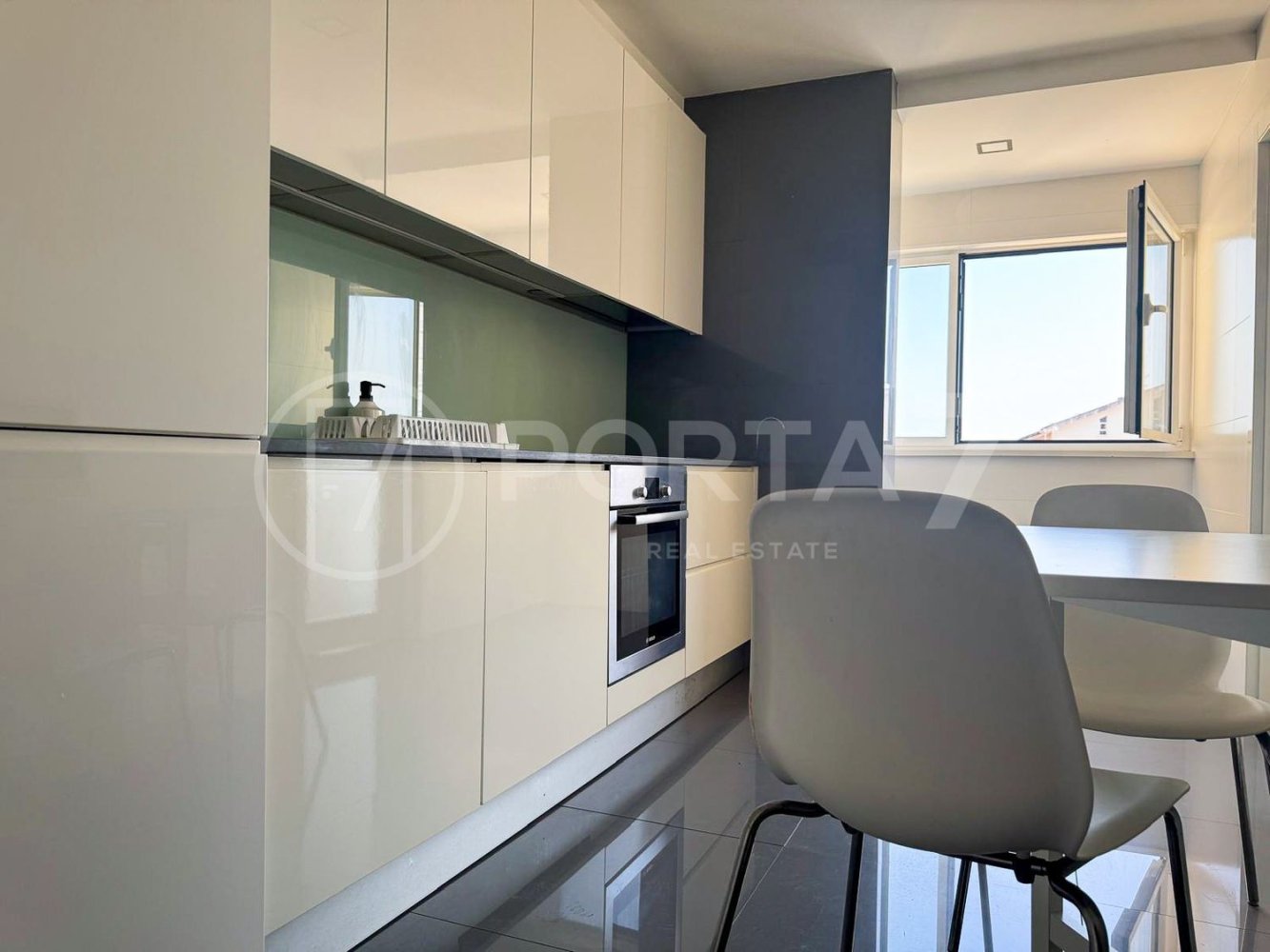 Dúplex de 4 dormitorios en Aradas, Portugal No. 242412