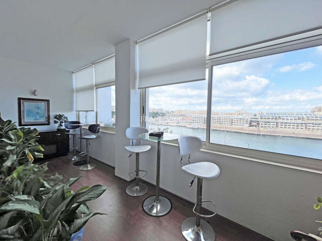 Apartamento T2 em Saint Julian's, Malta N.º 10445