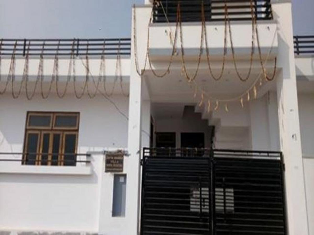 2 bedrooms House in Lucknow, India No. 11880