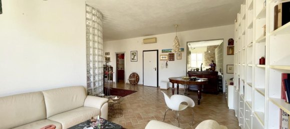 4 rooms Apartment in Grosseto, Italy No. 74091 2