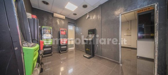 Коммерческая недвижимость с 2 комнатами в Турин, Италия № 351828 14