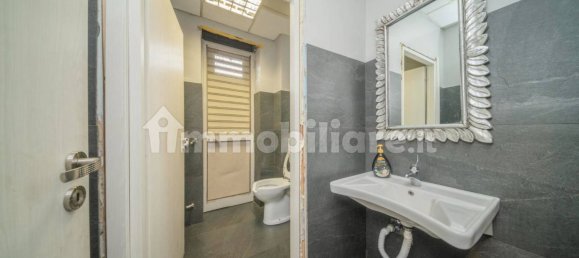 Коммерческая недвижимость с 2 комнатами в Турин, Италия № 351828 16