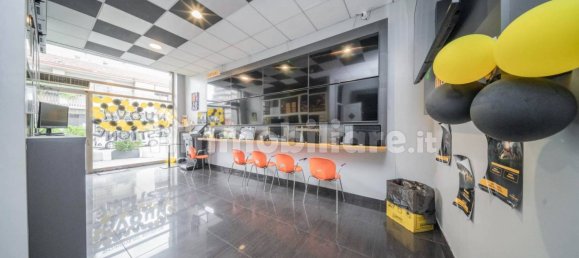 Коммерческая недвижимость с 2 комнатами в Турин, Италия № 351828 4