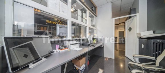 Коммерческая недвижимость с 2 комнатами в Турин, Италия № 351828 3