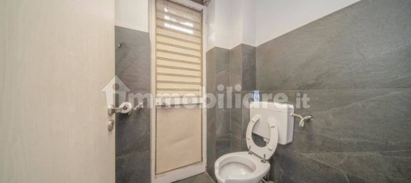 Коммерческая недвижимость с 2 комнатами в Турин, Италия № 351828 17