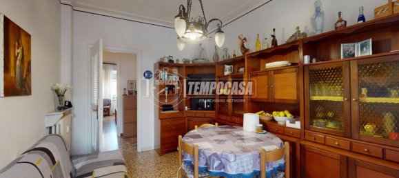 2 bedrooms Apartment in Turin, Italy No. 177019 3