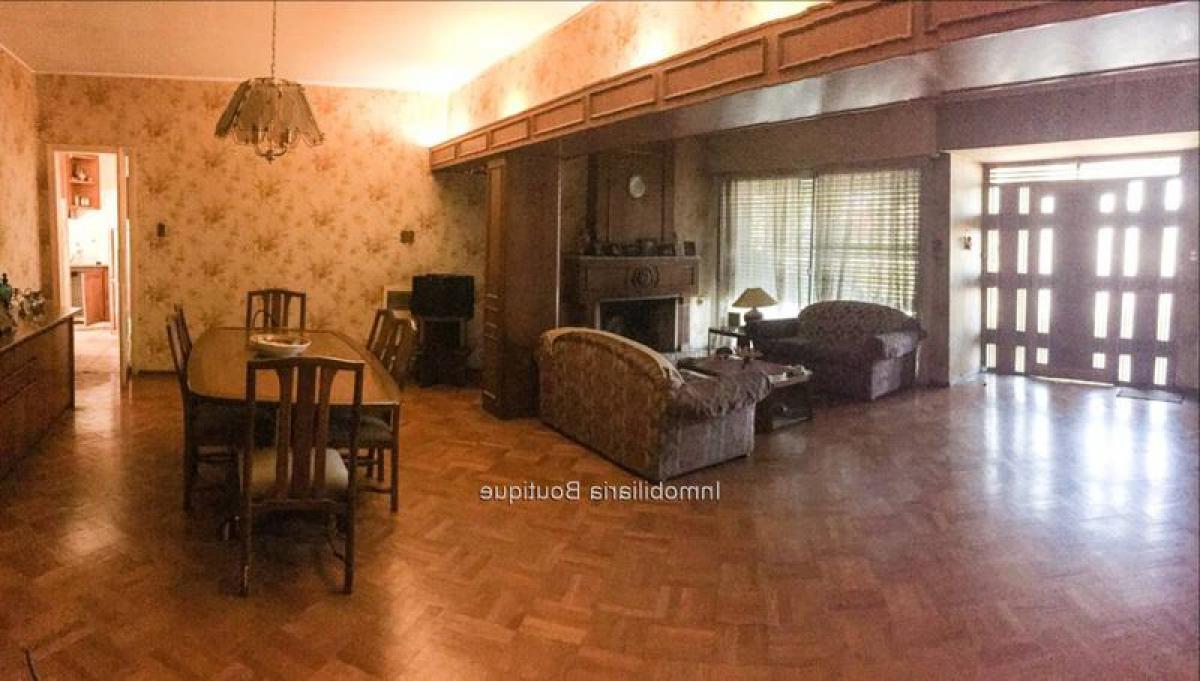 5 bedrooms House in Montevideo, Uruguay No. 12427