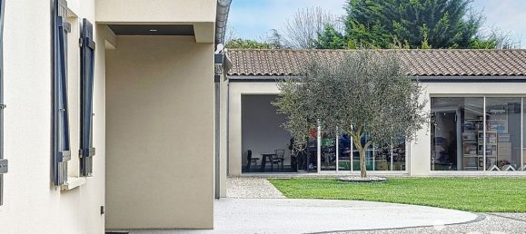 5 bedrooms House in Forges, France No. 102960 18