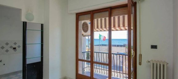 4 Schlafzimmer Wohnung in Pietra Ligure, Italy, Nr. 67833 10