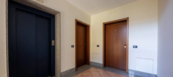 4 rooms Apartment in Turin, Italy No. 53206 2