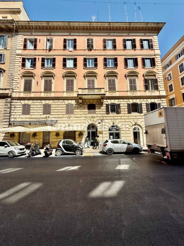 3 bedrooms Apartment in Rome, Italy No. 286435