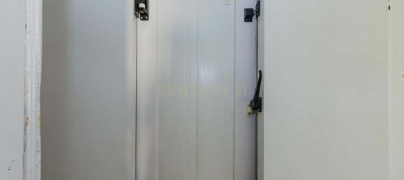 315m² Commercial property in Lisbon, Portugal No. 251711 13