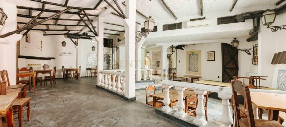 315m² Commercial property in Lisbon, Portugal No. 251711 7