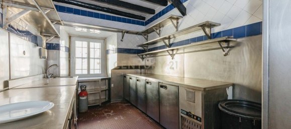 315m² Commercial property in Lisbon, Portugal No. 251711 16