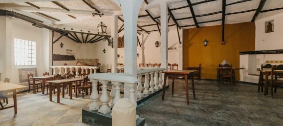 315m² Commercial property in Lisbon, Portugal No. 251711 3