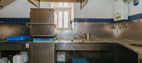 315m² Commercial property in Lisbon, Portugal No. 251711 17