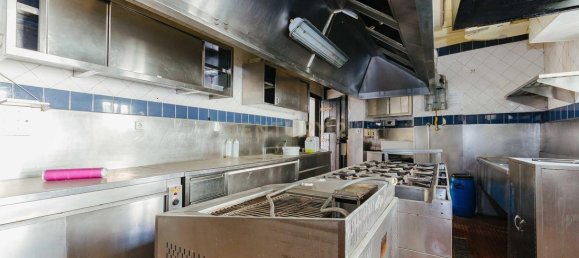 315m² Commercial property in Lisbon, Portugal No. 251711 14