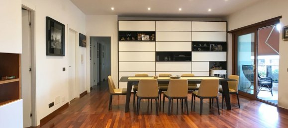 5 rooms Apartment in Rome, Italy No. 28238 2