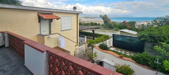 2 bedrooms Apartment in Ameglia, Italy No. 331788 4