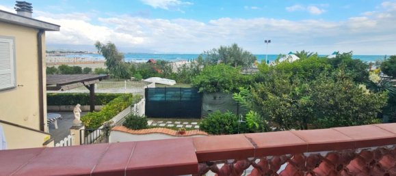 2 bedrooms Apartment in Ameglia, Italy No. 331788 3