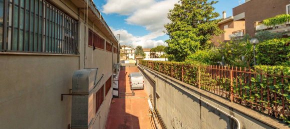 250m² Commercial property in Rome, Italy No. 302452 4