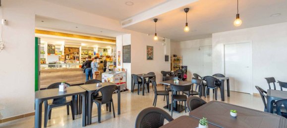 250m² Commercial property in Rome, Italy No. 302452 3