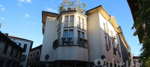 Квартира с 4 комнатами в Бусто Арсицио, Италия № 130154 41