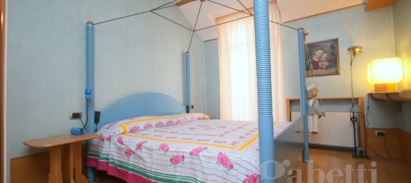 Квартира с 4 комнатами в Бусто Арсицио, Италия № 130154 33