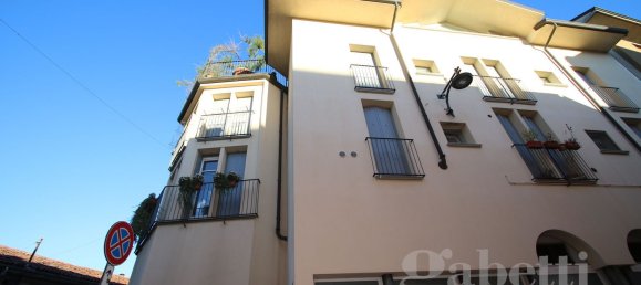 Квартира с 4 комнатами в Бусто Арсицио, Италия № 130154 42