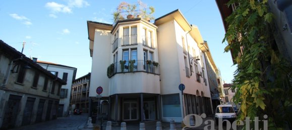 Квартира с 4 комнатами в Бусто Арсицио, Италия № 130154 2