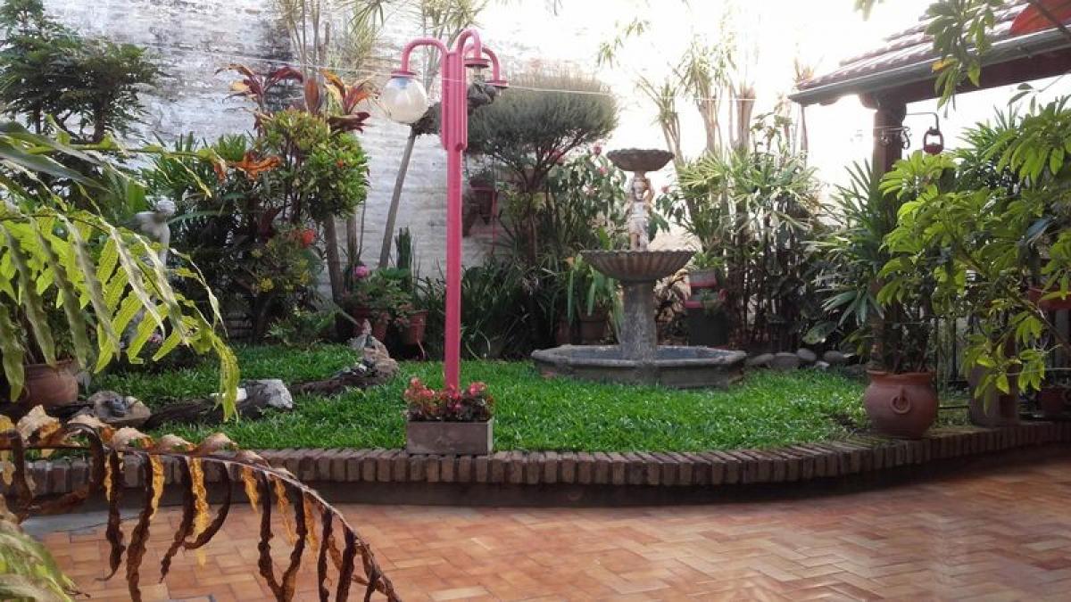 3 bedrooms House in Lanus, Argentina No. 60949