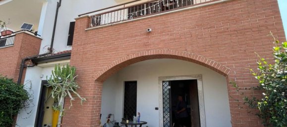 Villa de 6 dormitorios en Villa di Briano, Italy No. 377708 4