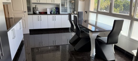 Apartamento de 4 dormitorios en Marbella, Spain No. 46477 5