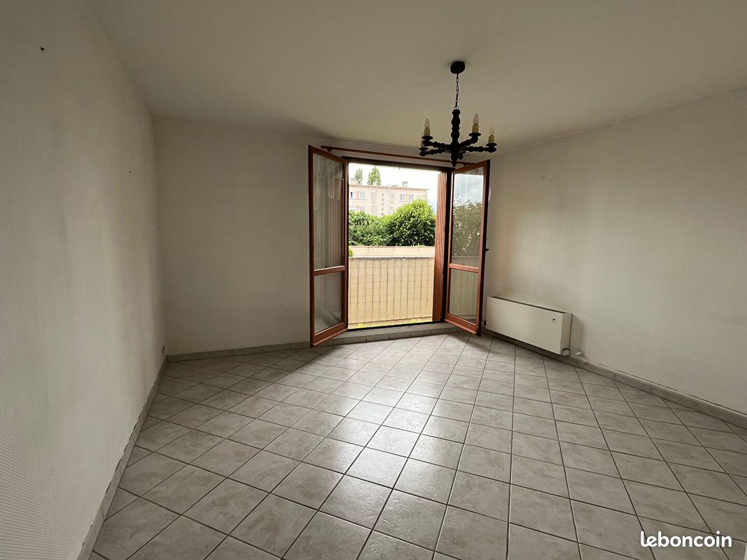 Квартира с 2 спальнями в Санс, Франция № 204022